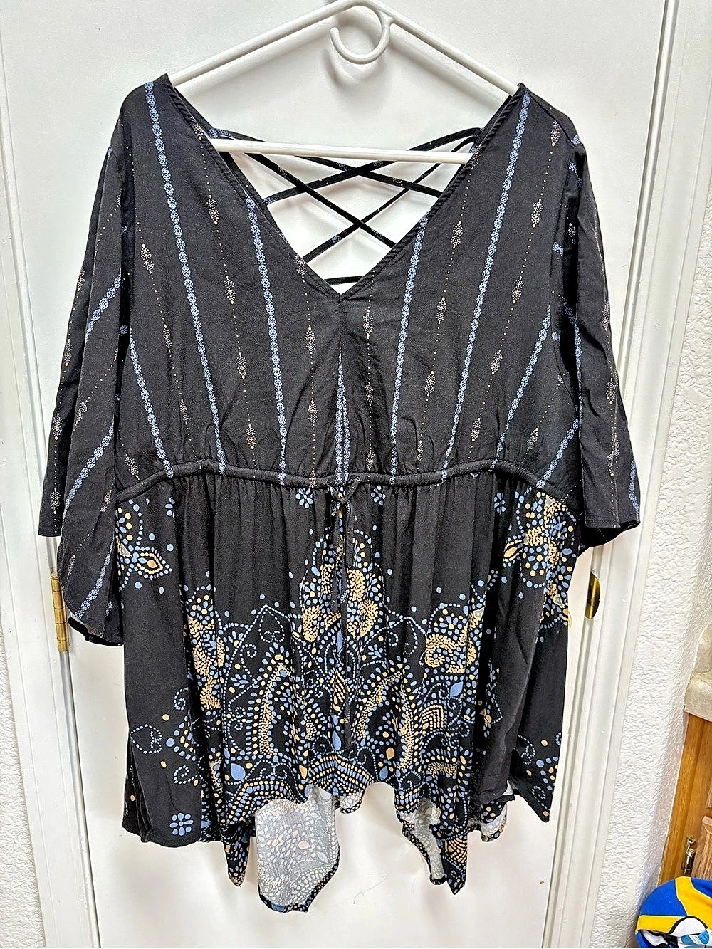 TORRID Blouse in Black & Blue Size 3 Like New